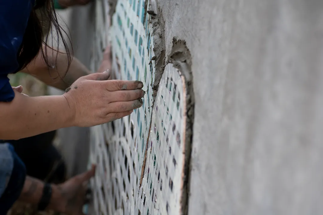 Instalación colectiva de mosaicos