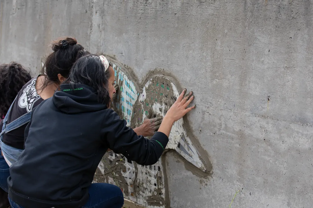Instalación colectiva de mosaicos